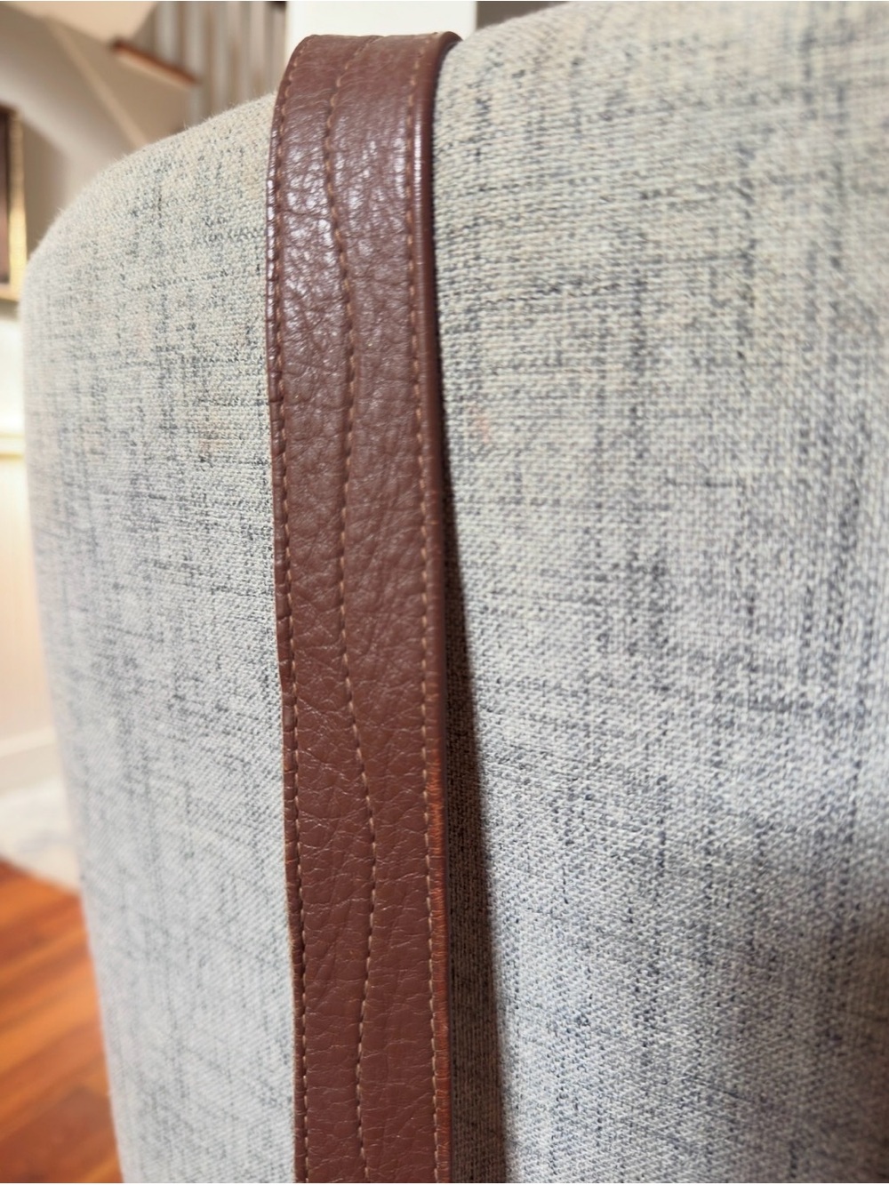 Handcrafted Retro Brown Leather Shoulder Bag with Decorative Stitching - Picture 13 of 16